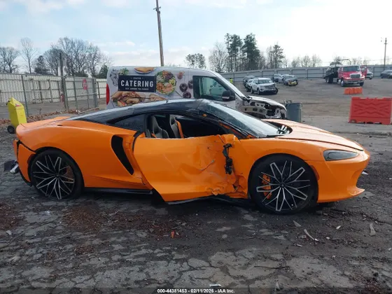 2023 McLaren GT