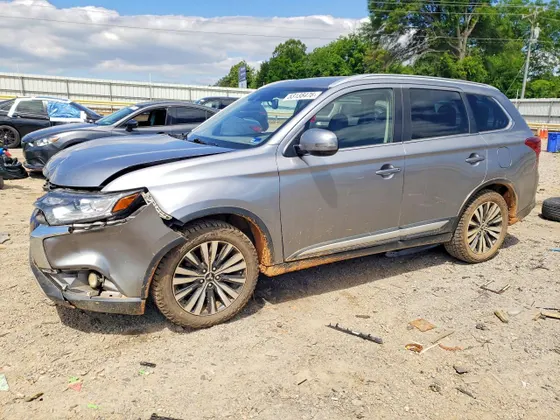 2020 Mitsubishi Outlander ES