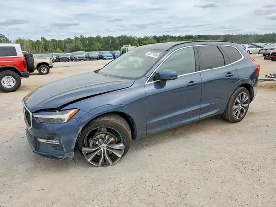 2022 Volvo XC60 Momentum