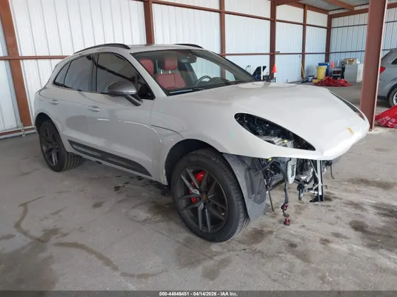 2025 Porsche Macan T