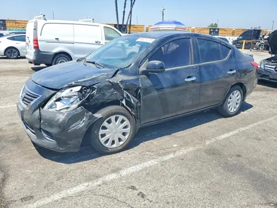 2014 Nissan Versa SV