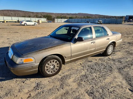 2005 Ford Crown Victoria Standard