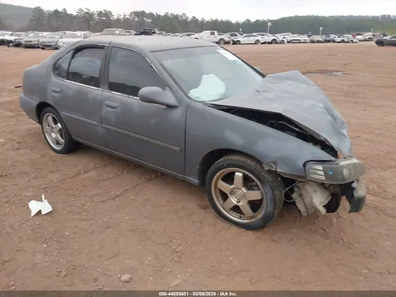 2000 Nissan Altima XE