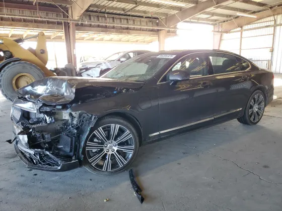 2025 Volvo S90 Plug-In Hybrid Ultra