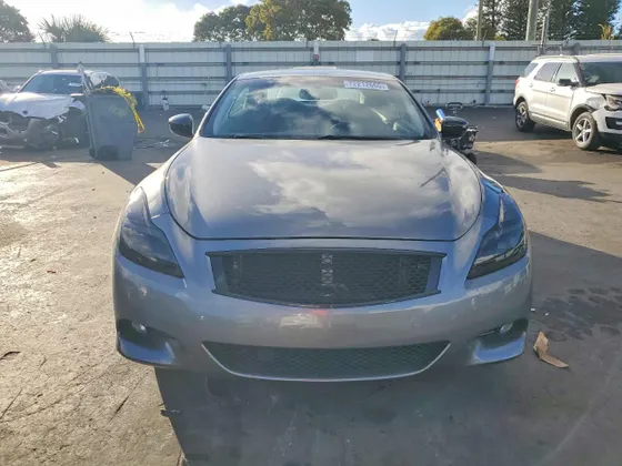 2015 INFINITI Q60 Convertible