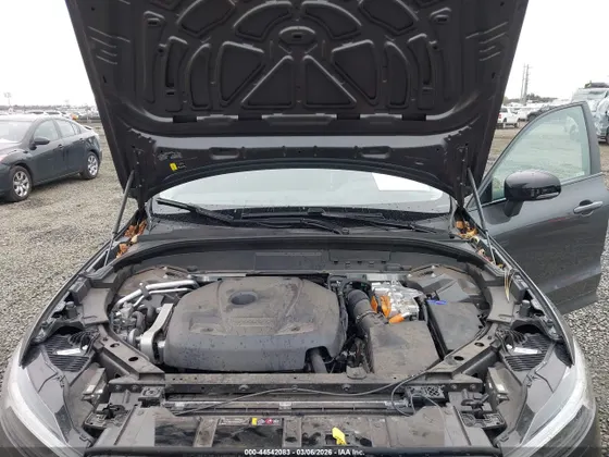 2025 Volvo XC60 Plug-In Hybrid Core