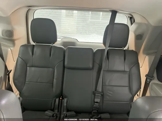 2011 Volkswagen Routan SEL w/Navigation