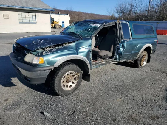 2000 Mazda B-Series 4WD Truck SE