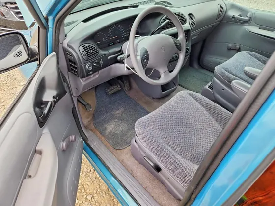 1996 Plymouth Voyager