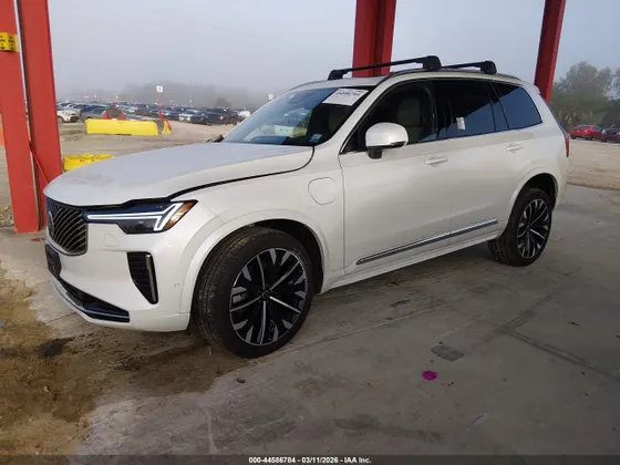 2025 Volvo XC90 Plug-In Hybrid Plus