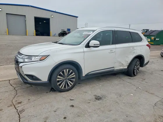 2020 Mitsubishi Outlander ES