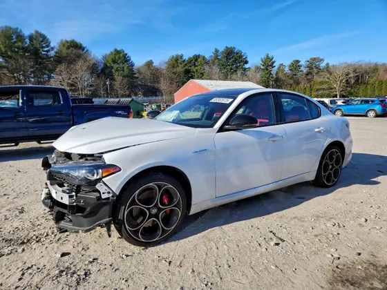 2024 Alfa Romeo Giulia Veloce