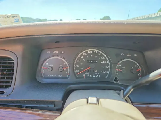 2003 Ford Crown Victoria Standard