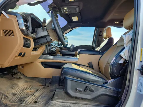 2025 Ford Super Duty F-450 DRW LARIAT