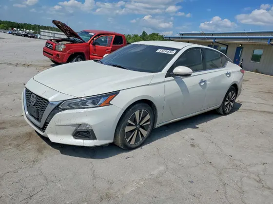 2022 Nissan Altima 2.5 SV