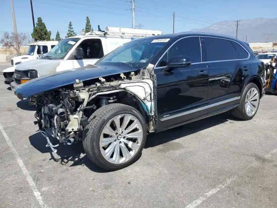 2024 Bentley Bentayga EWB V8
