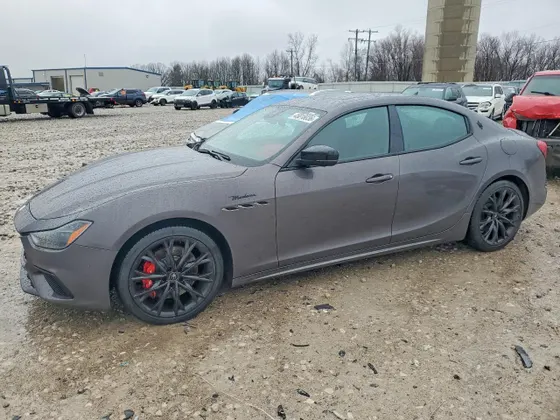 2022 Maserati Ghibli Modena Q4