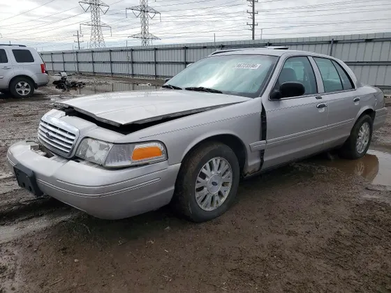 2004 Ford Crown Victoria LX