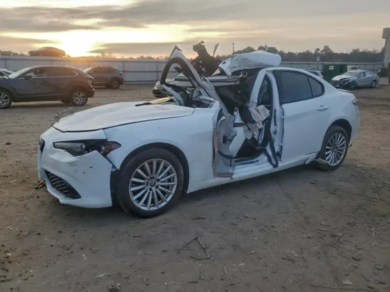 2024 Alfa Romeo Giulia