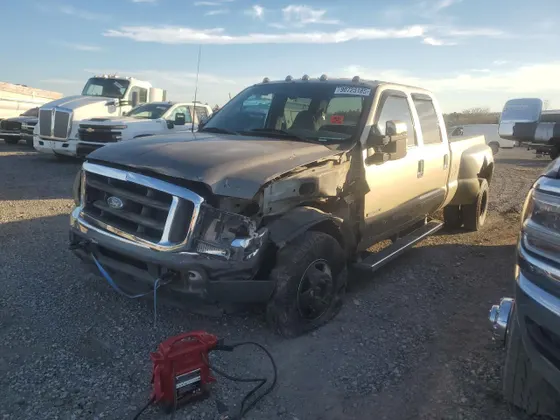 2001 Ford Super Duty F-350 DRW XL