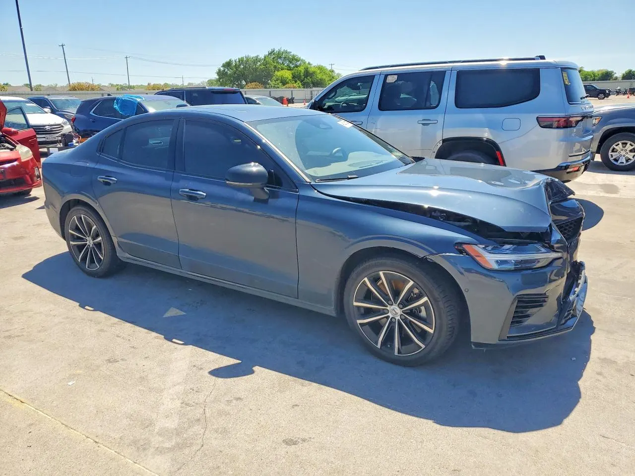 2023 Volvo S60 Recharge Plug-In Hybrid Plus Dark Theme