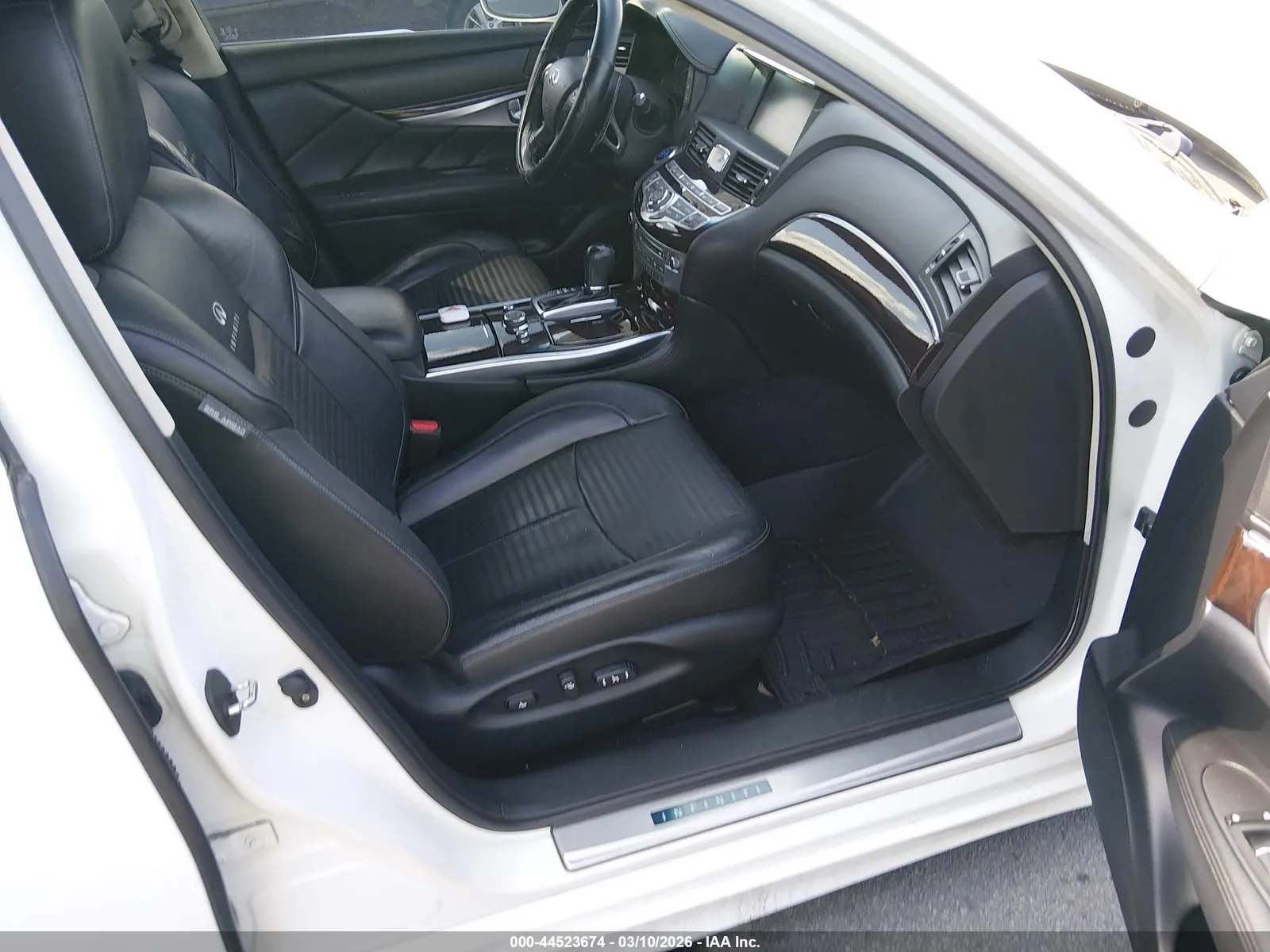 2012 INFINITI M56