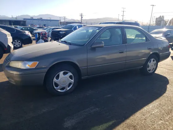 1997 Toyota Camry LE