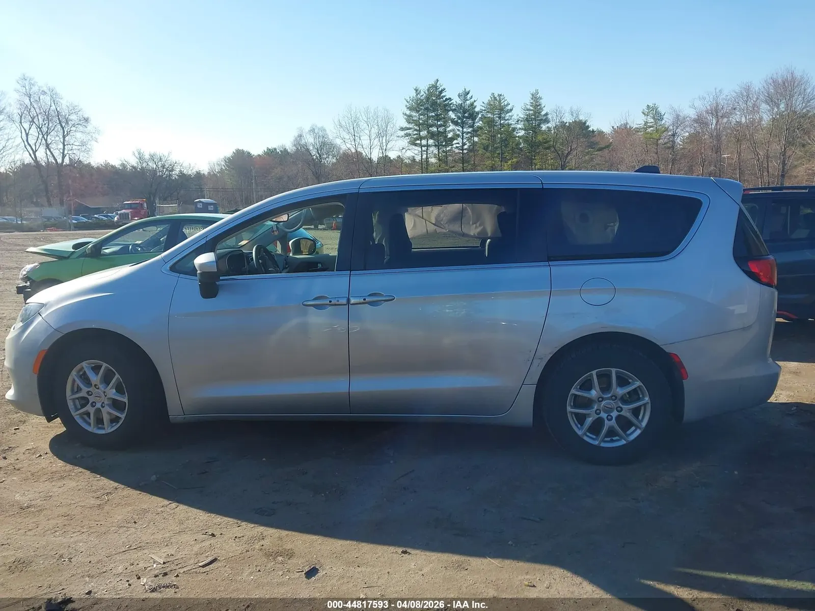 2023 Chrysler Voyager LX