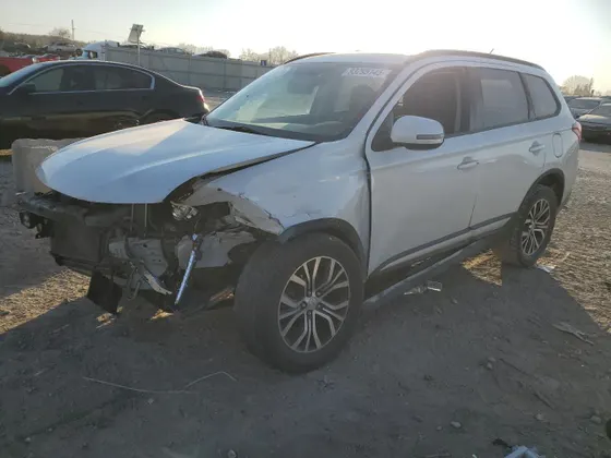 2016 Mitsubishi Outlander SE