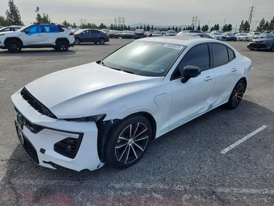 2024 Volvo S60 Recharge Plug-In Hybrid Plus Dark Theme
