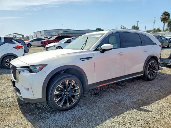 2024 Mazda CX-90 PHEV Premium Plus
