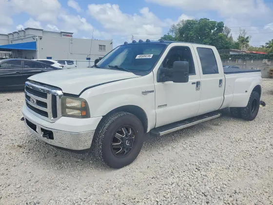 2005 Ford Super Duty F-350 DRW XL