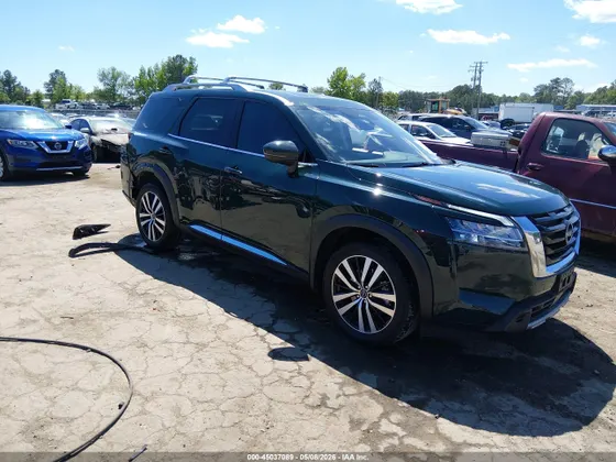 2024 Nissan Pathfinder Platinum