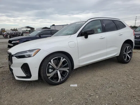2025 Volvo XC60 Plug-In Hybrid Ultra