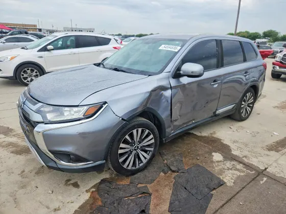 2019 Mitsubishi Outlander SE