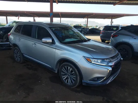 2020 Mitsubishi Outlander SE