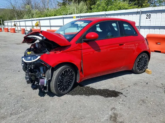 2024 FIAT 500e INSPI(RED)