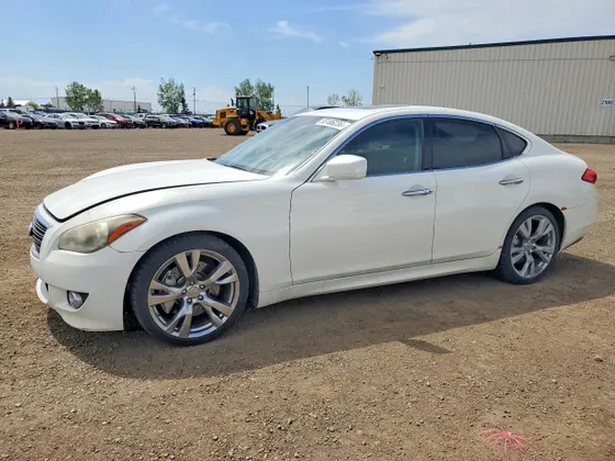 2011 INFINITI M56