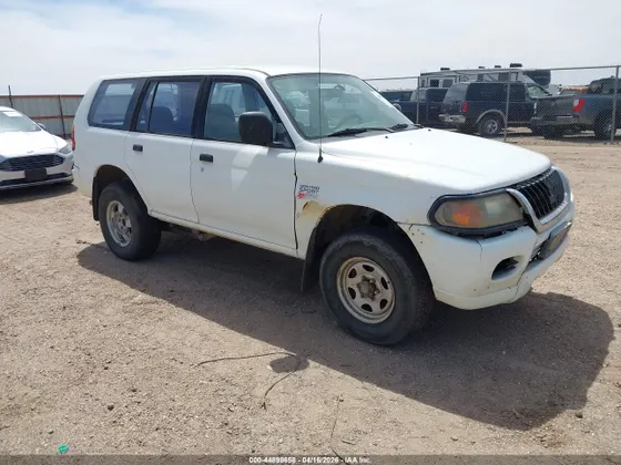 2001 Mitsubishi Montero Sport ES