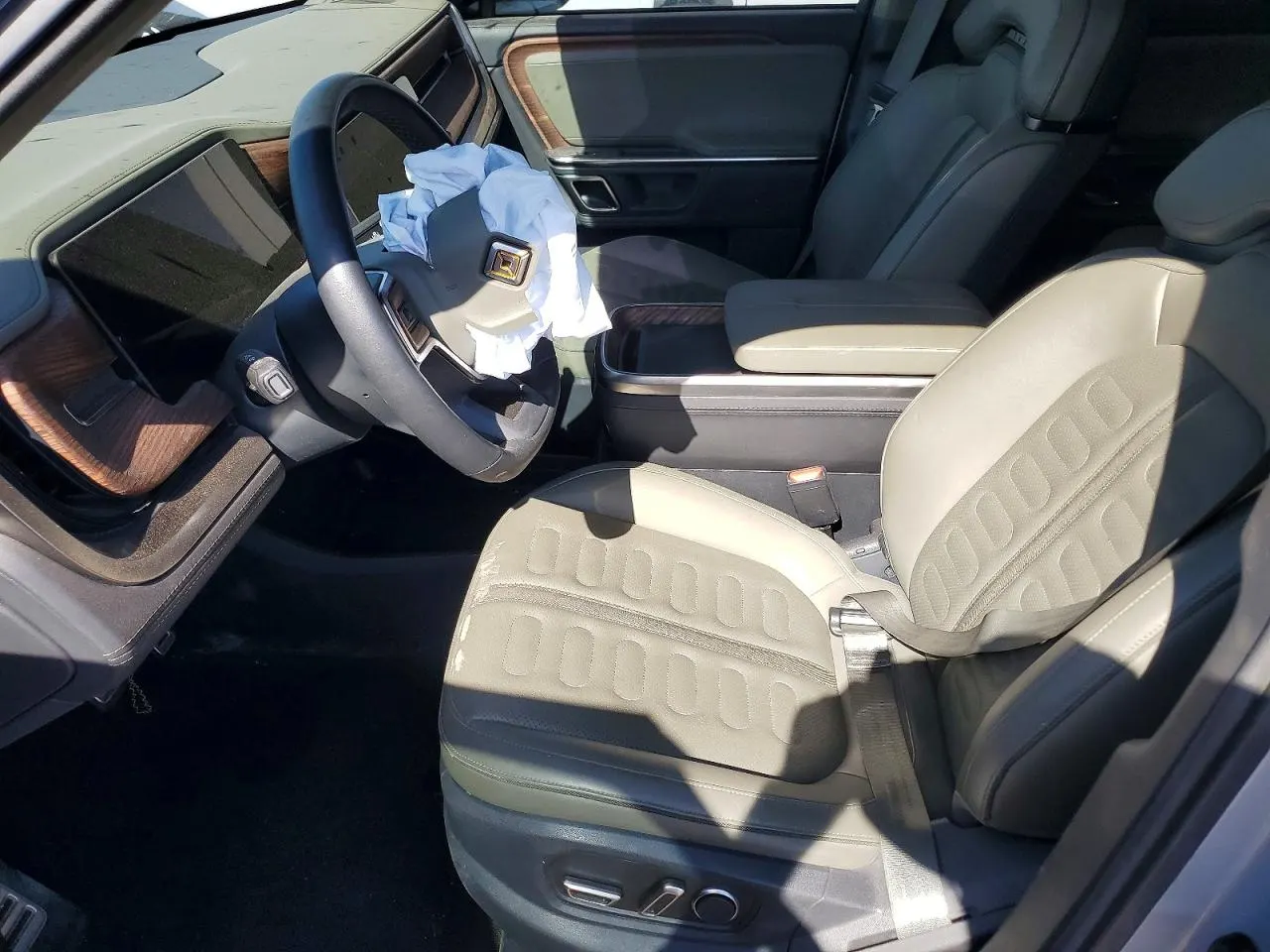 2024 Rivian R1T Adventure