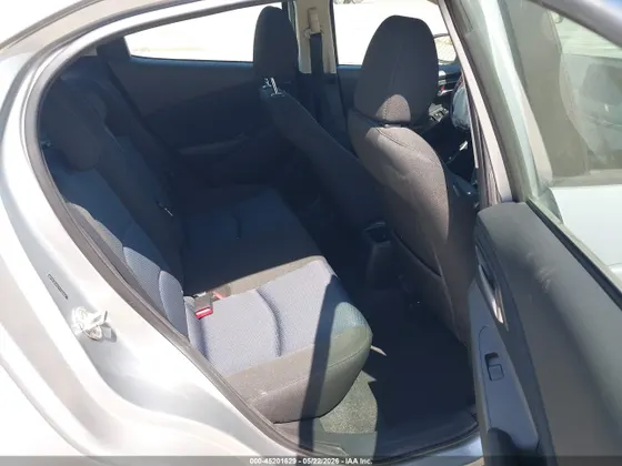 2020 Toyota Yaris Hatchback LE