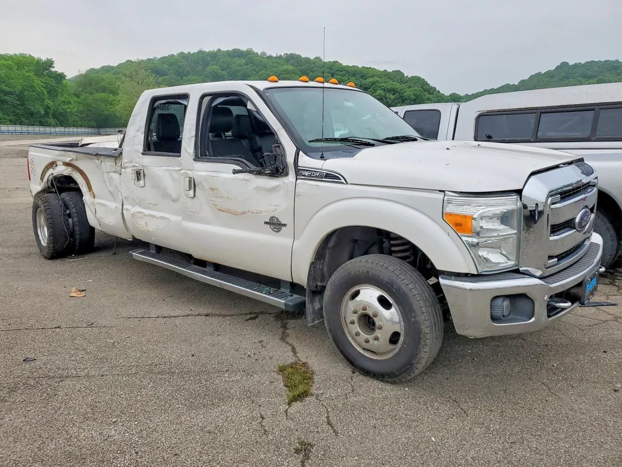 2014 Ford Super Duty F-350 DRW Platinum