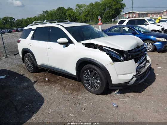 2024 Nissan Pathfinder SL
