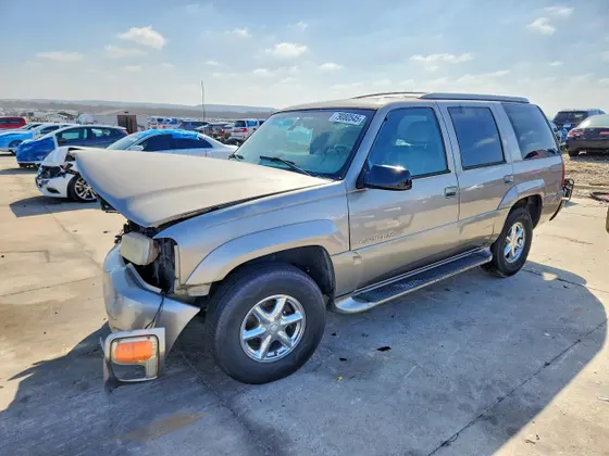 2000 Cadillac Escalade