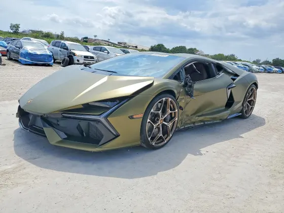 2025 Lamborghini REVUELTO