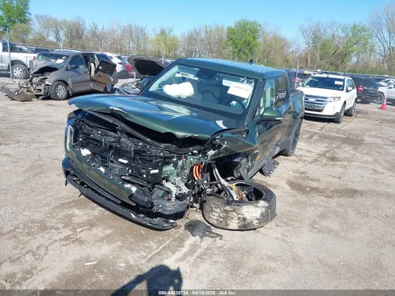 2025 Rivian R1T Premium