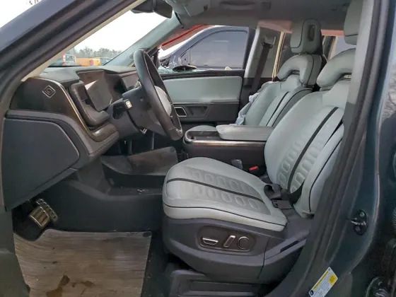 2023 Rivian R1S Adventure
