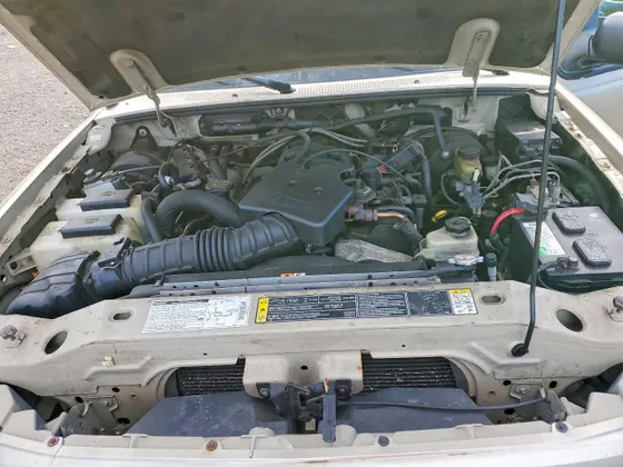 2002 Mazda B-Series 4WD Truck SE