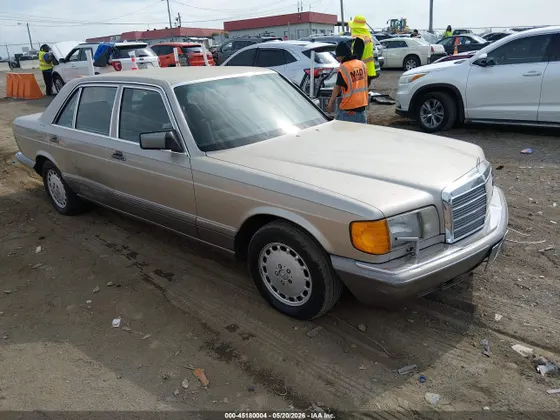 1990 Mercedes-Benz 560 SEL