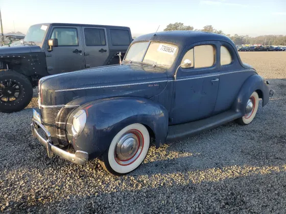 1940 Ford CUSTOM DELUXE